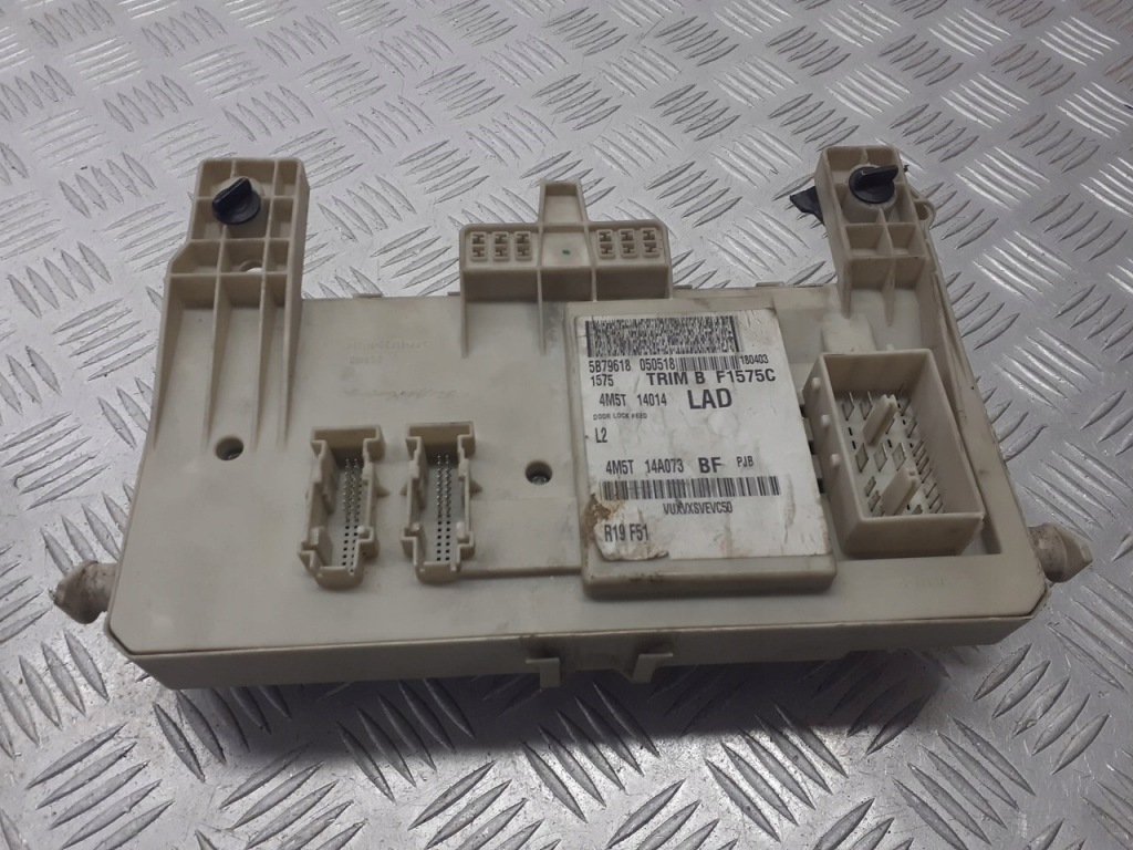Купити Коробка запобіжників ford focus mk2 1.6 4m5t-14a073-bf