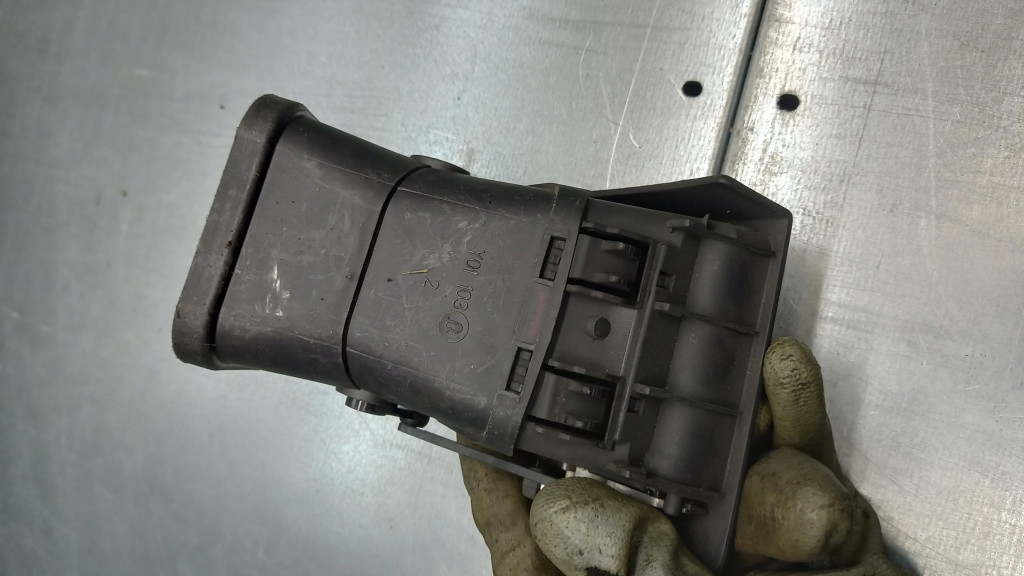 фото №4, Решётка обдув правая volvo s40