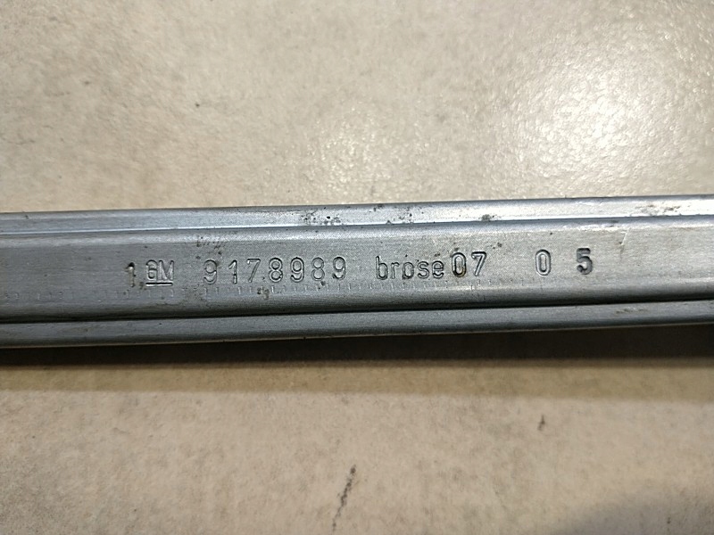 фото №8, Підйомник скло напрямна правий перед signum