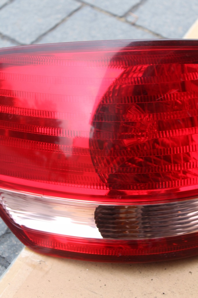 фото №3, Лампа левая задняя задняя avensis verso