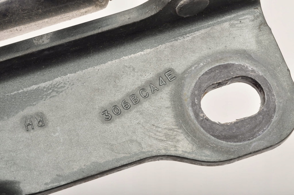 фото №7, Aston martin db9 петля капот правый 306bca4e