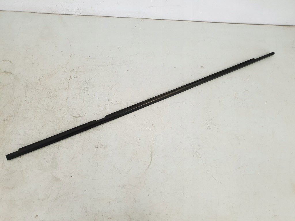 фото №1, Молдинг двері скло bmw e46 правий задня оригінал