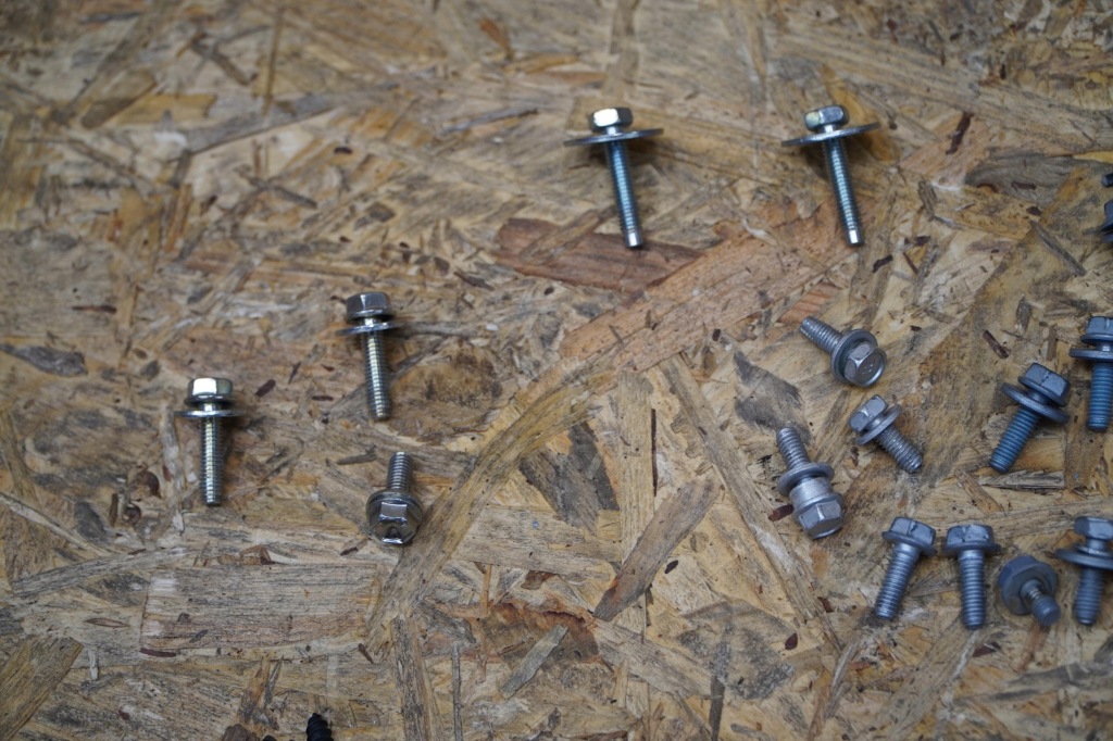 Болт болты штифт крепление  поперечина перед lexus lbx 24r 0km оригинал 23- Недорого