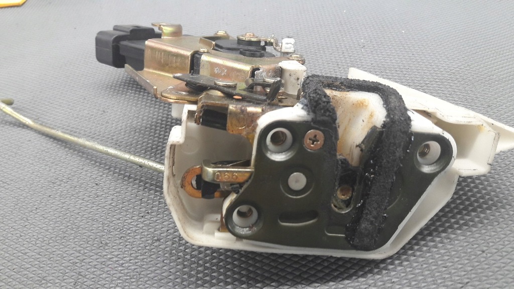 фото №8, Замок дверь правый задняя mitsubishi space wagon