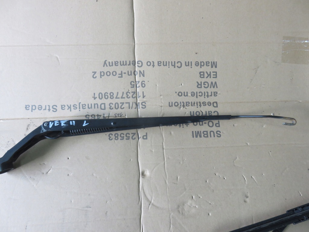 фото №1, Toyota corolla verso ii рычаг дворники левая 04-09r eu