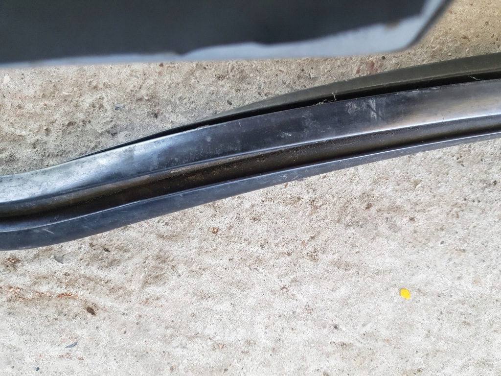 Прокладка гумовий кронштейн рамка кузовна скло перед лобове bmw e30 Недорого