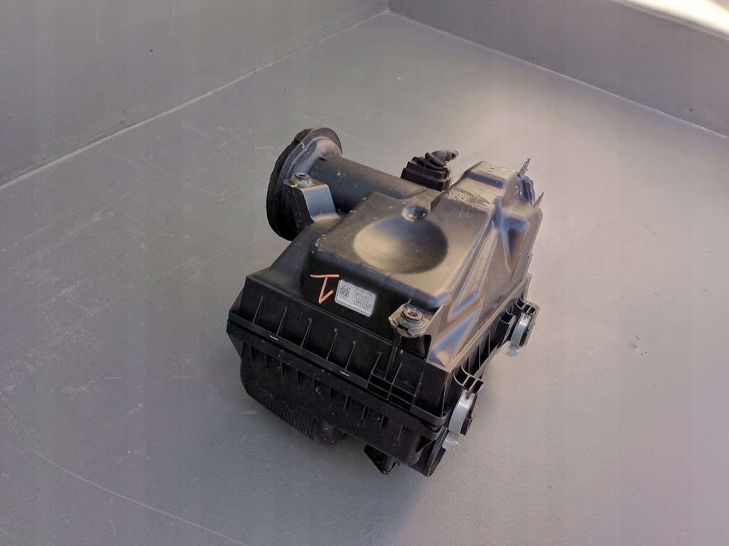 фото №11, Toyota hilux viii 8 2016- корпус фильтра воздуха 17700-0l380 ÷