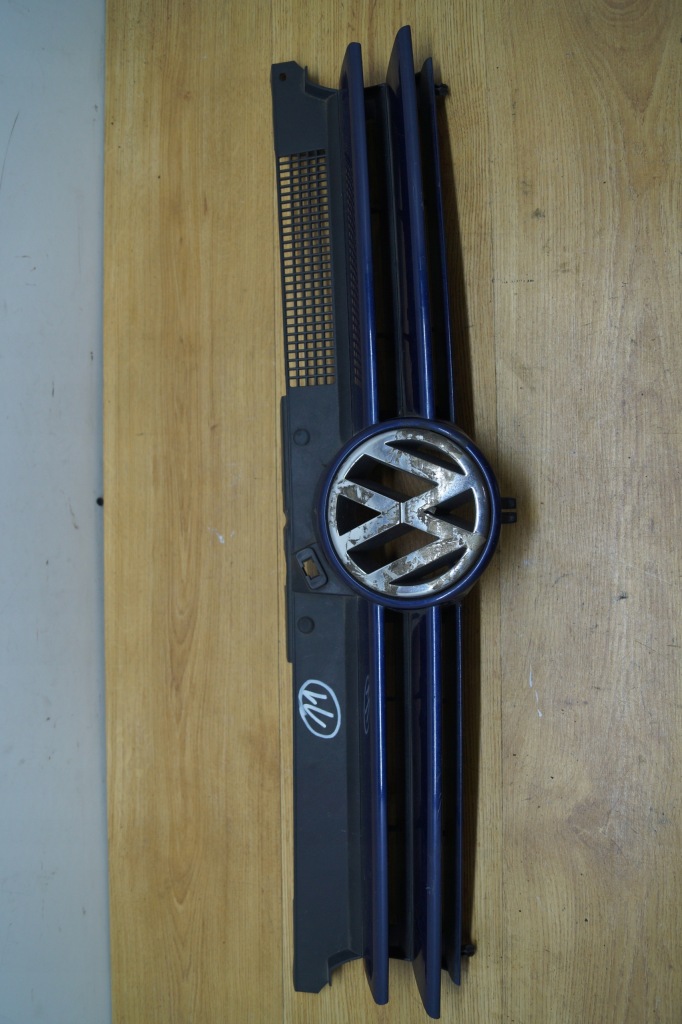 фото №1, Vw golf iv 97-06 решётка радиатора 1j0853655d