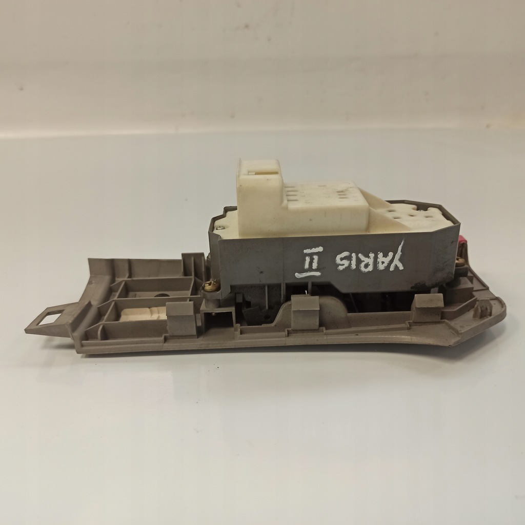 фото №10, Toyota yaris ii переключатель окон левый перед 74232-0d110