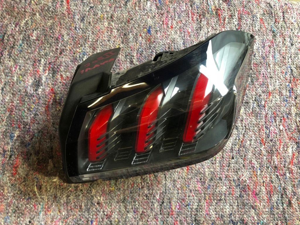 Купить Peugeot 208 2 фара задняя правый  led европа 2019-