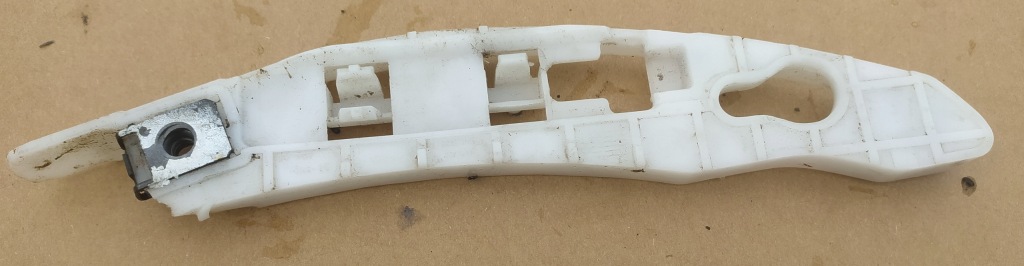 фото №1, Направляющая кронштейн бампера правый задняя peugeot 208 2012-2019