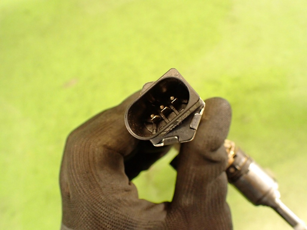 фото №12, Молдинг впрыскная skoda octavia iv rs 1.4 tsi phev 21r 05e133320b