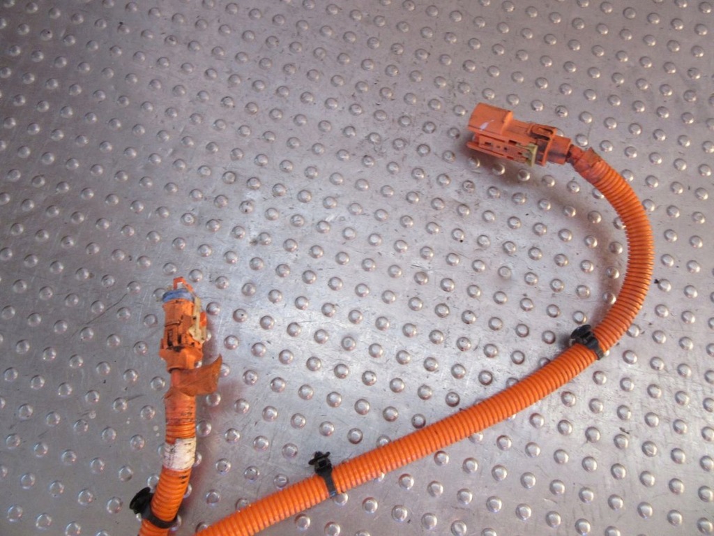 фото №12, Chevrolet volt 2013 клема шланг акумулятора