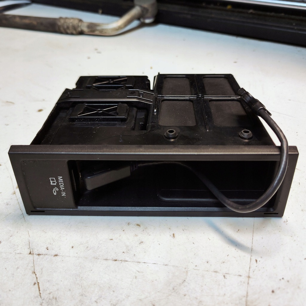 фото №1, Vw scirocco інтерфейс мультимедіа 5n0035342e