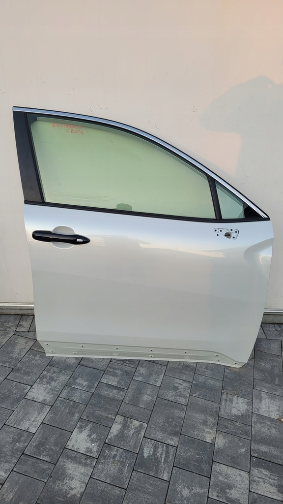 фото №1, Toyota corolla cross дверь передние правое перед цвет 089 демонтаж