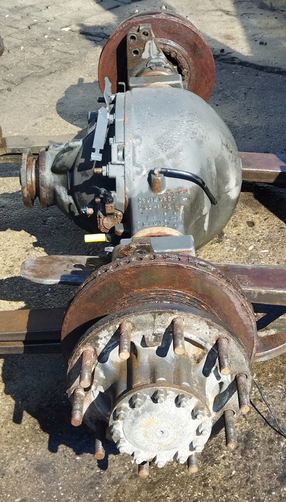 фото №1, Балка мосту корпус заднього міст renault 16 гвинт