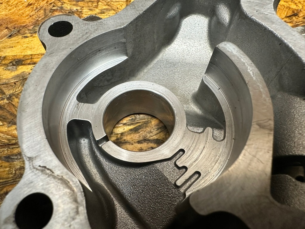 Піддон насос оливи масляна renault nissan mr20 2.0 16v Недорого