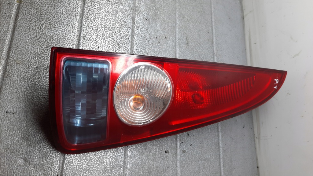 Купить Лампа правый задний  renault espace iv 2.2d 05r 89023882