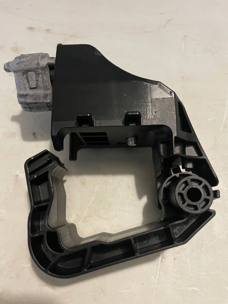 Купити Кронштейн радіатор mercedes glc 253