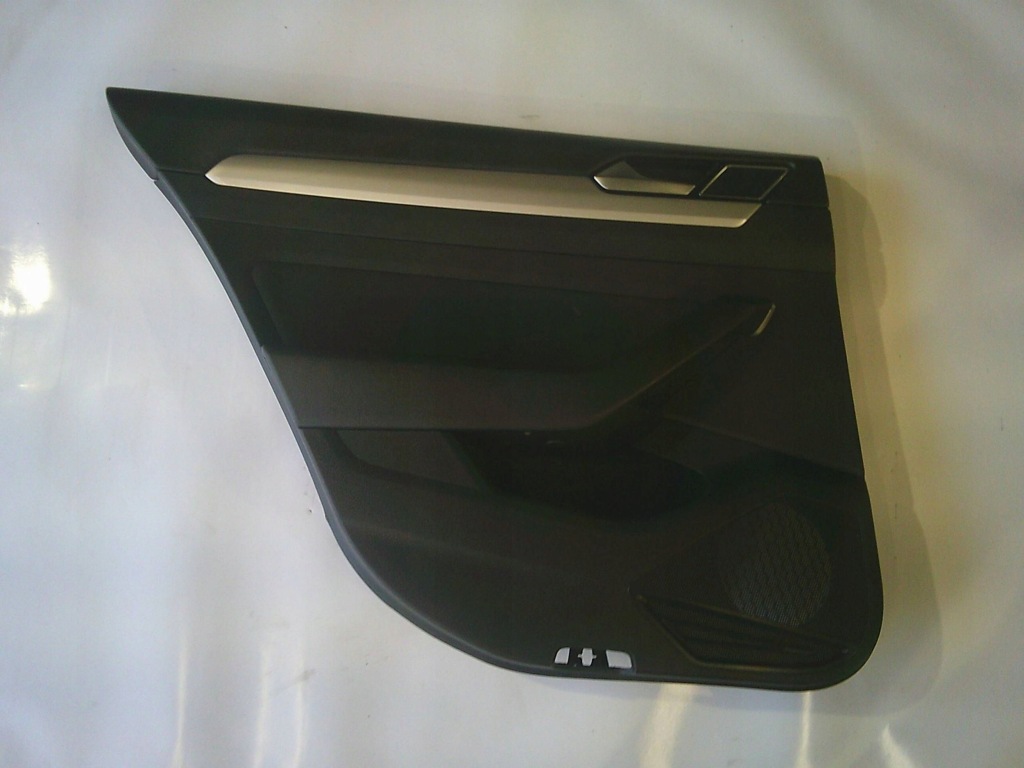 Купити Обшивка оббивка двері лівий задній kombi vw passat b8