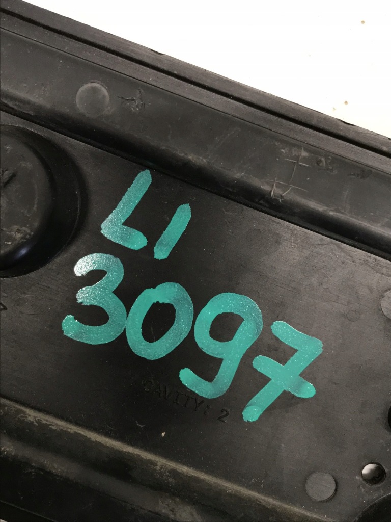 Tesla 3 подкладка pod номерной знак перед 1096834-00-b Цена