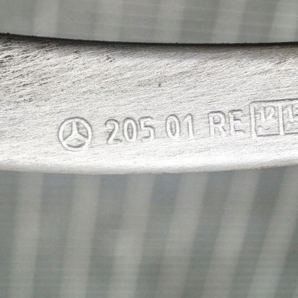 фото №8, Mercedes-benz c w205 2015 правая сторона нижний рычаг передний