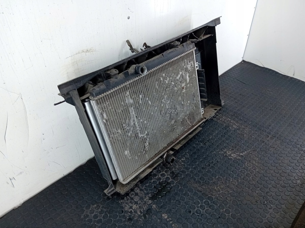 Радиатор воды с вентилятор peugeot 308 sw 1 9650316080 1.6 vti Киев