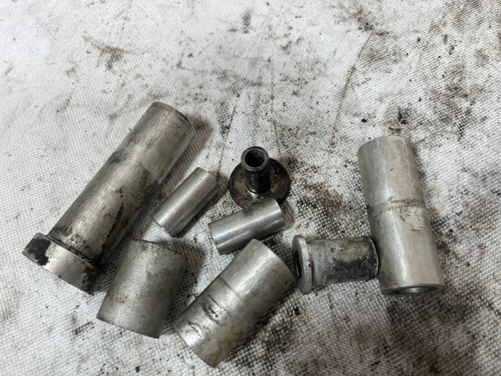 Втулки кріпильні рама двигуна до мотоцикла suzuki tl 1000 Оригінал