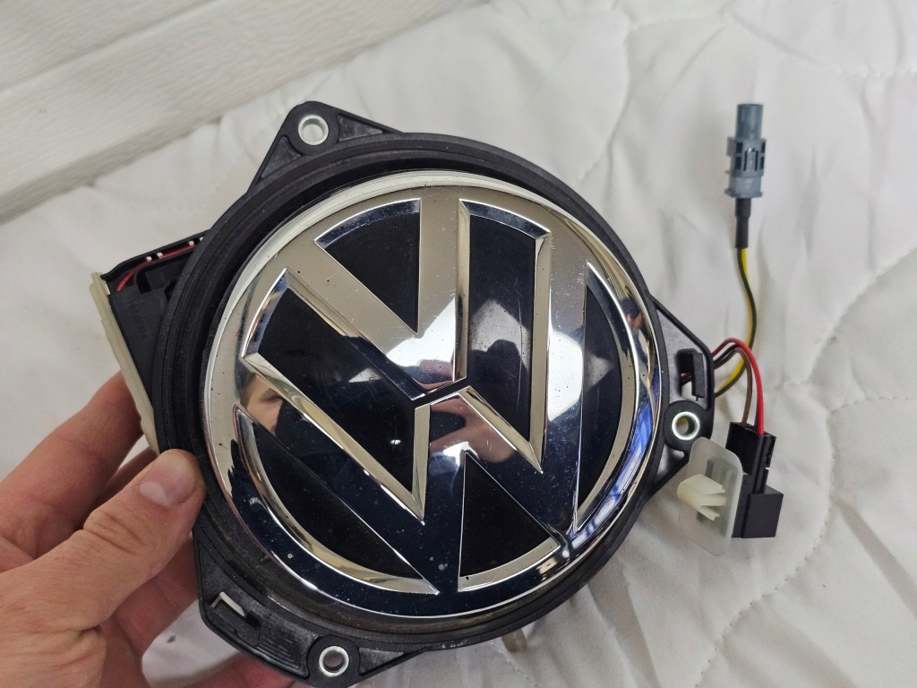 фото №2, Ручка крышки эмблема камера заднего вида vw e golf vii lift r 5g0827469s