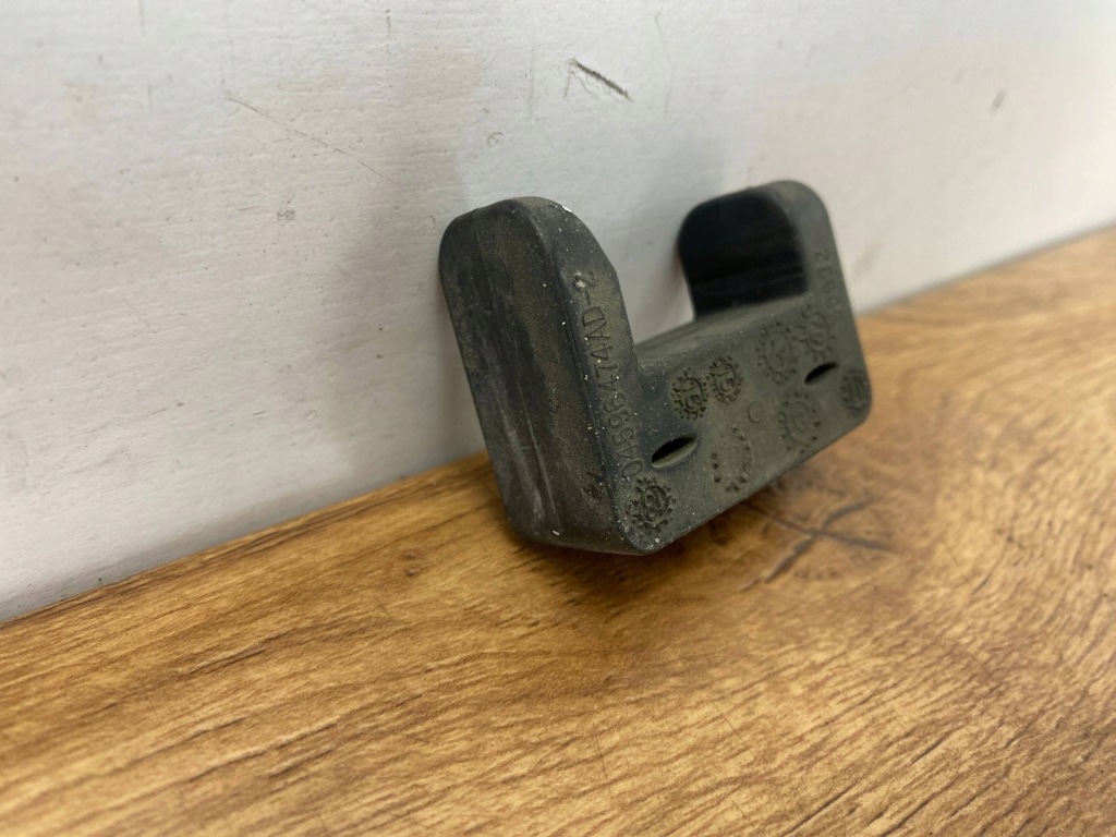 Кронштейн держатель радиатора dodge challenger charger 2015+ с Разборки