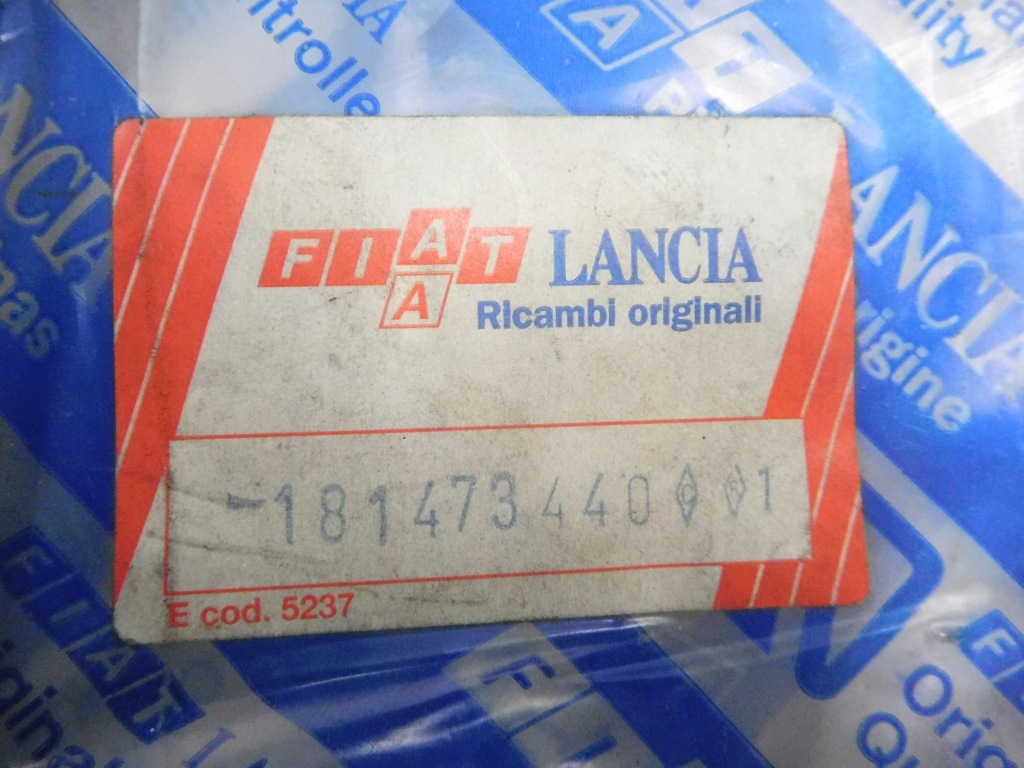 Обшивка двері лівий перед fiat uno оригінальний номер 181473440 Київ