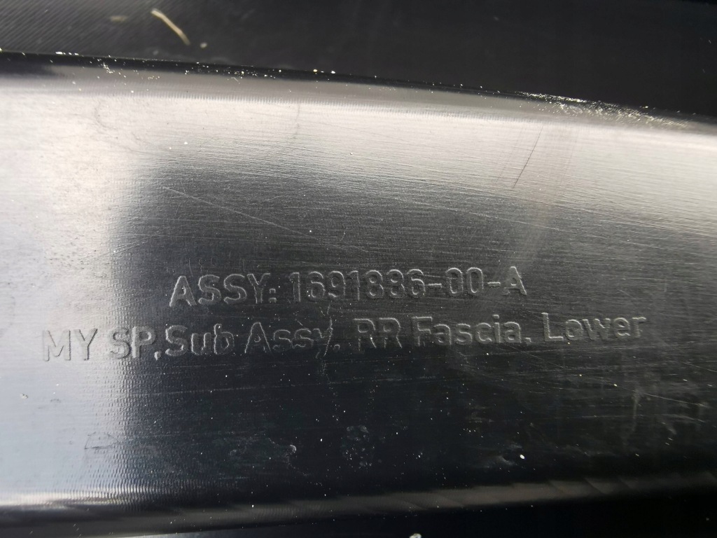 Tesla model y спойлер дифузор бампер задня 1691886- 00-a в Україні