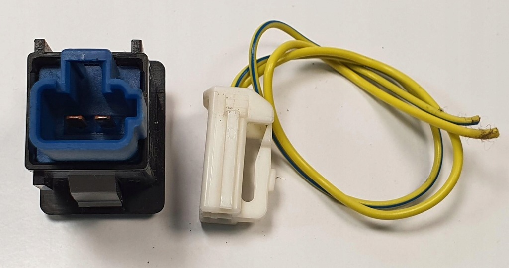 фото №3, Кнопка крышки trunk открывалка mazda rx-8 15a257