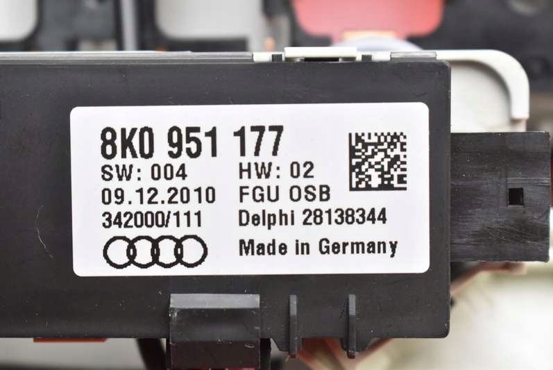 фото №7, Лампа освітлення салону перед 8t0947135b audi a4 b8 07-11