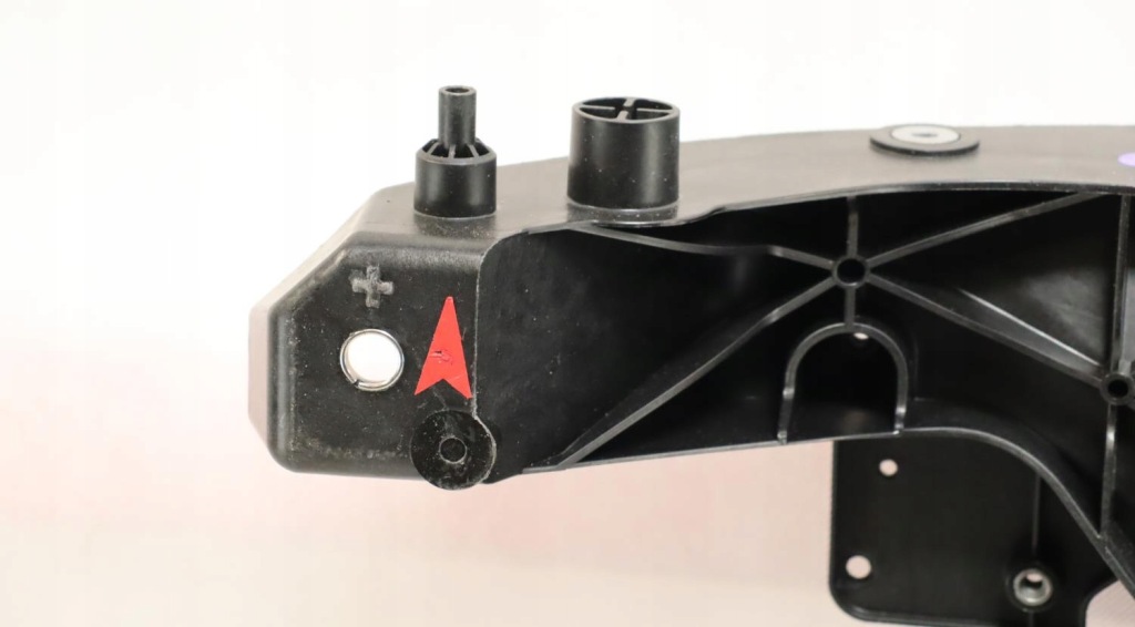 1643524-00-a tesla model y 2019- ремень передний усилитель передний в Украине