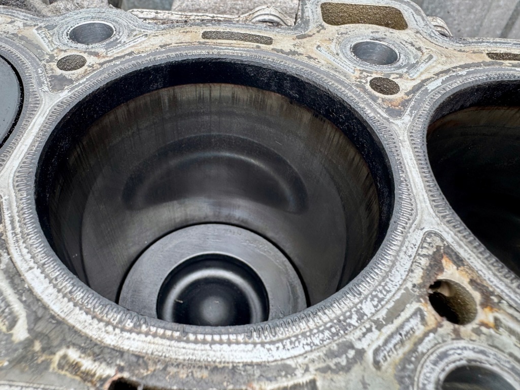 Блок низ  комплектний  jaguar xe xf e-pace 2.0 d 204dtd opolskie Оригінал