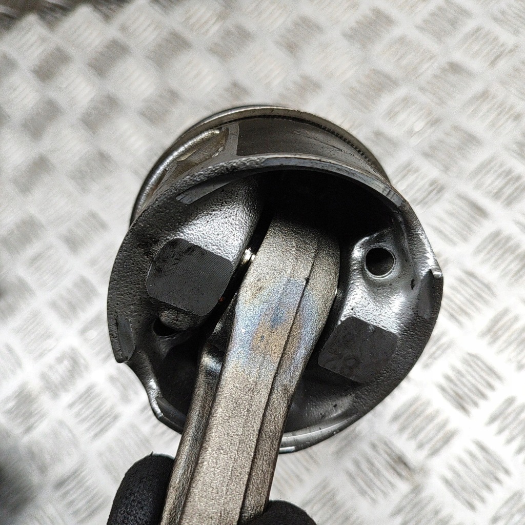 фото №6, Volkswagen touareg ii 2016 поршень