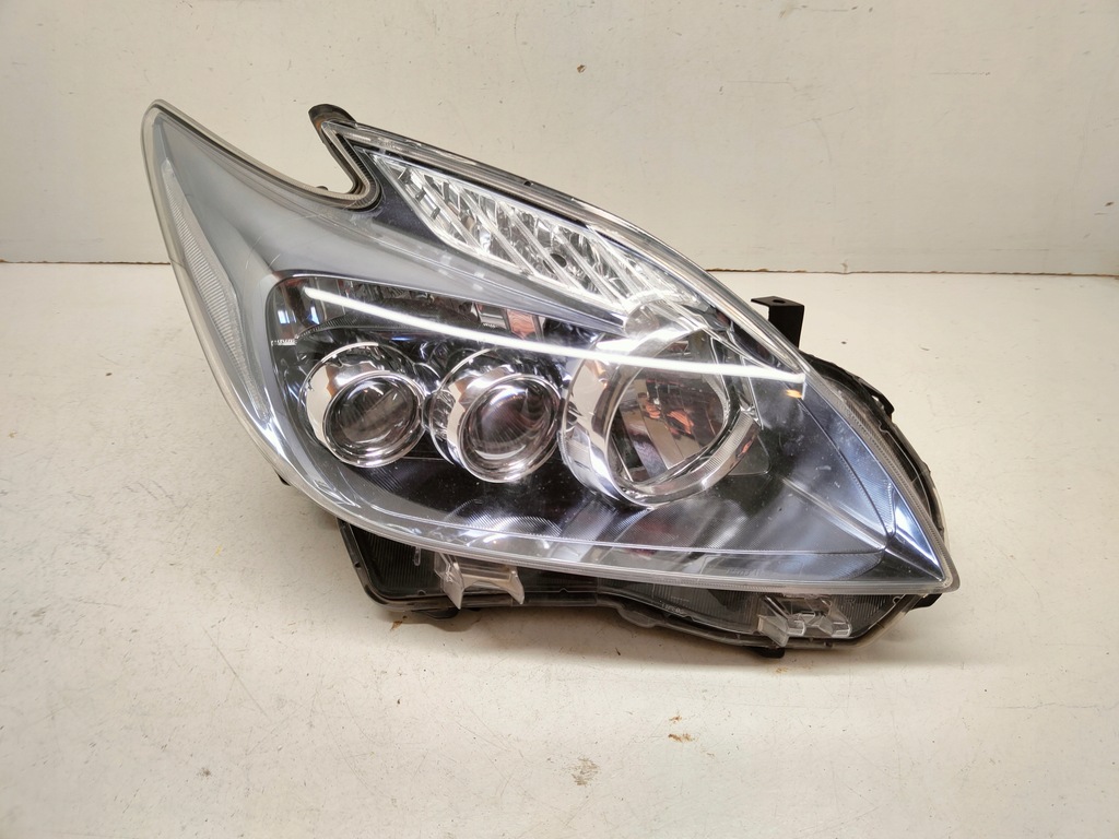 фото №1, Toyota prius 3 2012-2015 фара правий led