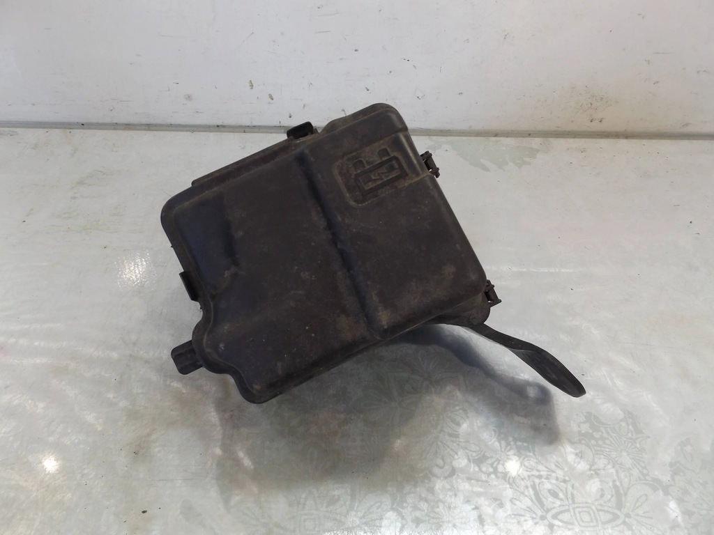 фото №1, C3 picasso 1,6hdi коробка предохранитель корпус