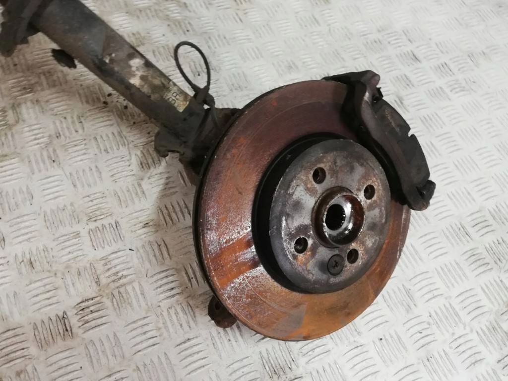 фото №2, Mcperson правый перед поворотный кулак mini r56 1.6 vti