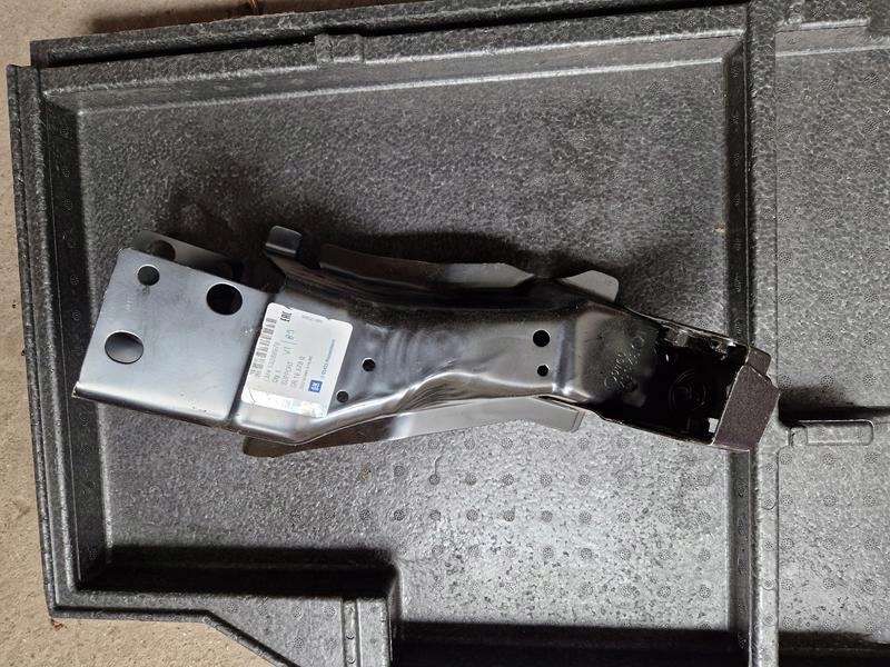 фото №1, Кронштейн балка верхньої правий astra-j оригінальний номер 13288978