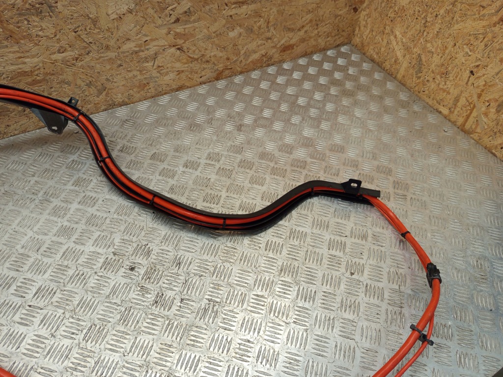 Bmw x1 e84 шланг плюсовий кабель акумулятор 9207514 Ціна