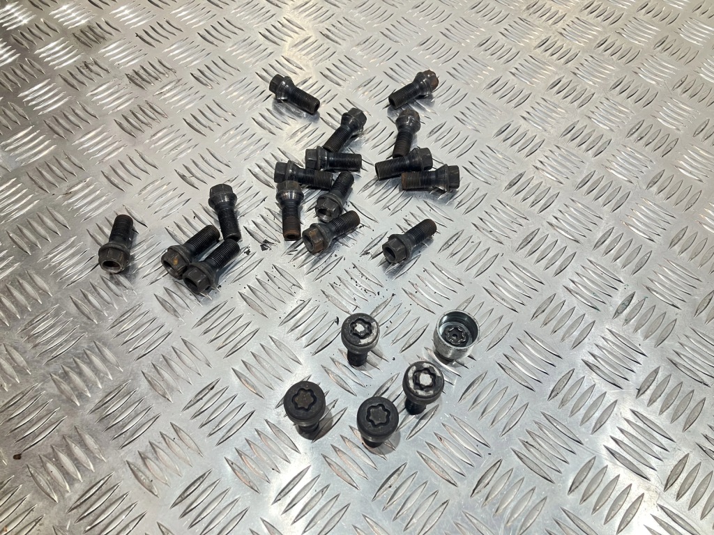 Купити Шпильки колеса секретки bmw 2 f22