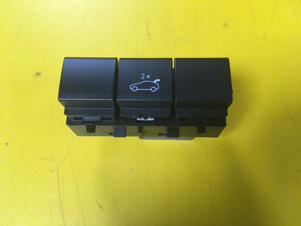 фото №1, Кнопка открывания задний крышки peugeot 3008 ii