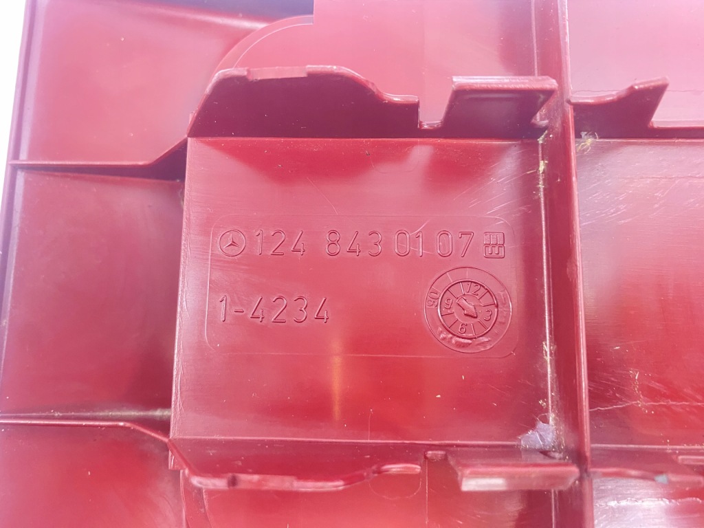 Бардачок тунель попільничка задній bordowy mercedes w124 купе 1248430107 в Україні