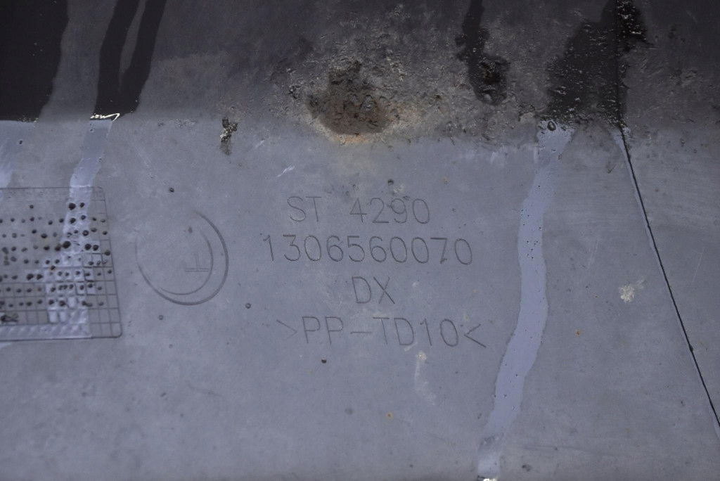 Уголок бампера правая  перед чёрный c1306560070 peugeot boxer 2 2 06-14 с Разборки