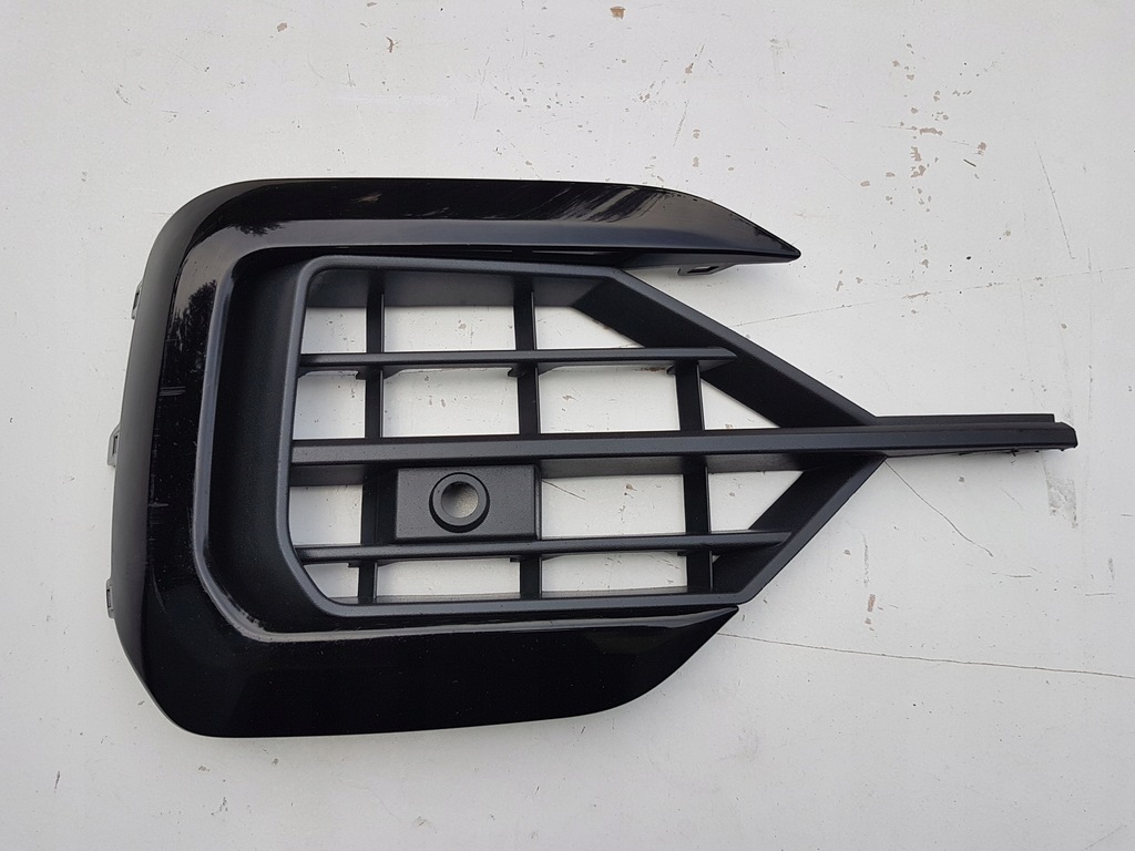 фото №1, Vw touareg iii r-line права решітка бампера cała