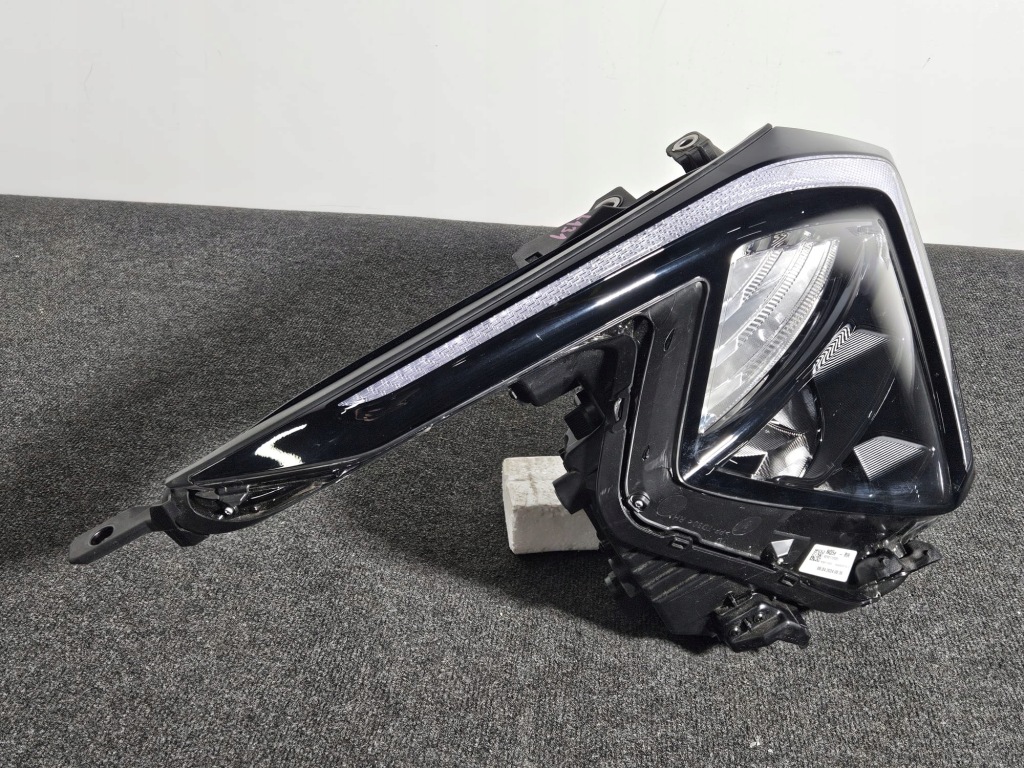 фото №1, Kia sportage 5 v 21- full led лампа правая перед передняя 92102r2000 eu cała