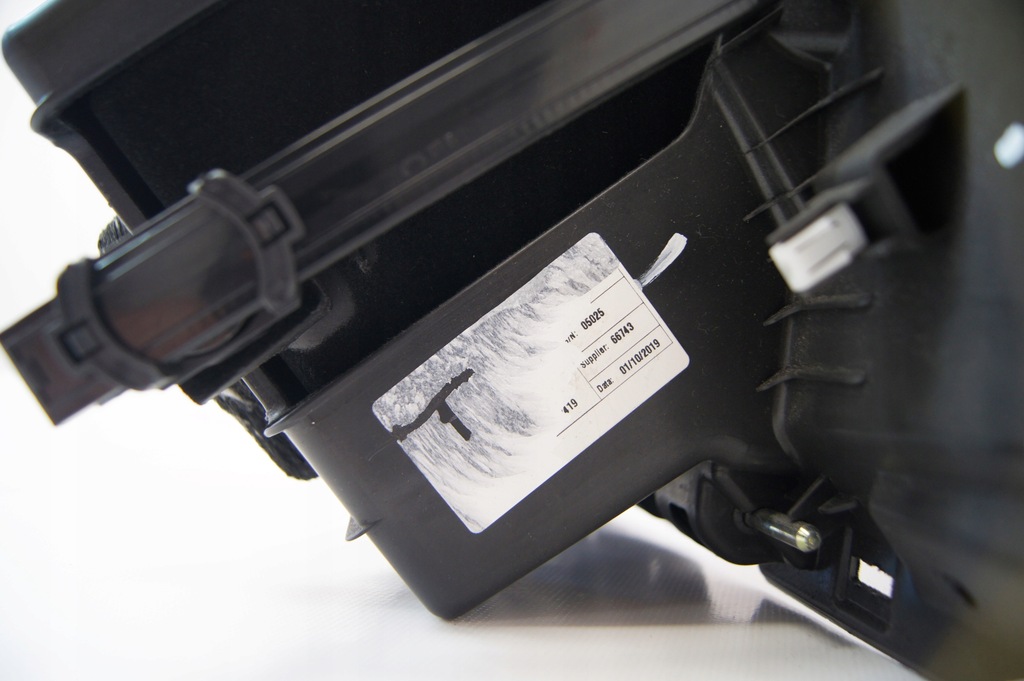 фото №5, Бардачок пассажира красный alfa romeo stelvio 19r