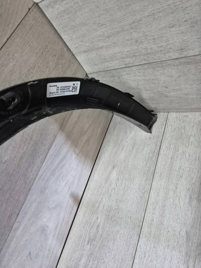 Купити 13712. mercedes x1 u11 молдинг крила правий задній 9881964